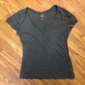 ⭐️ 4/$20 Old Navy V-Neck